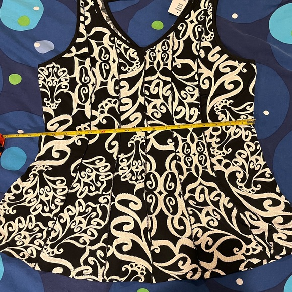 Ricki’s black and white v-neck flared tank NWT - Picture 7 of 8